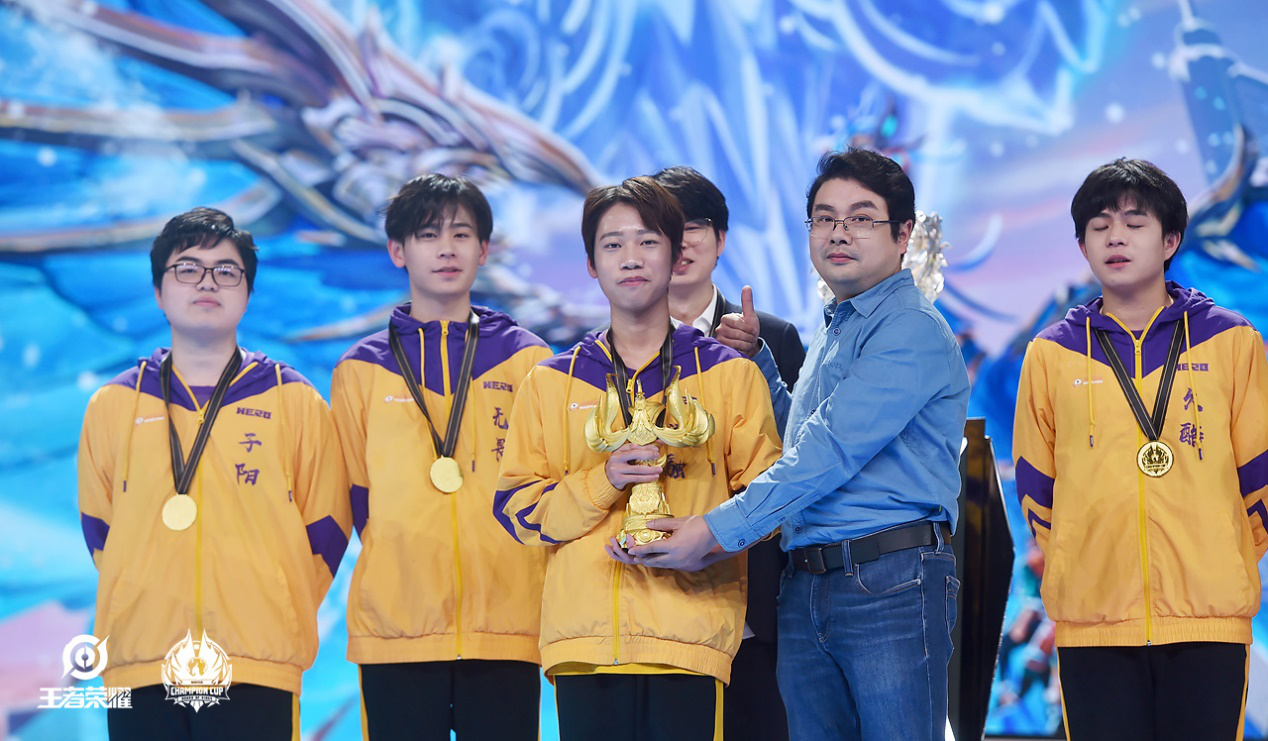 战胜强敌，展现出冠军的风采和荣耀