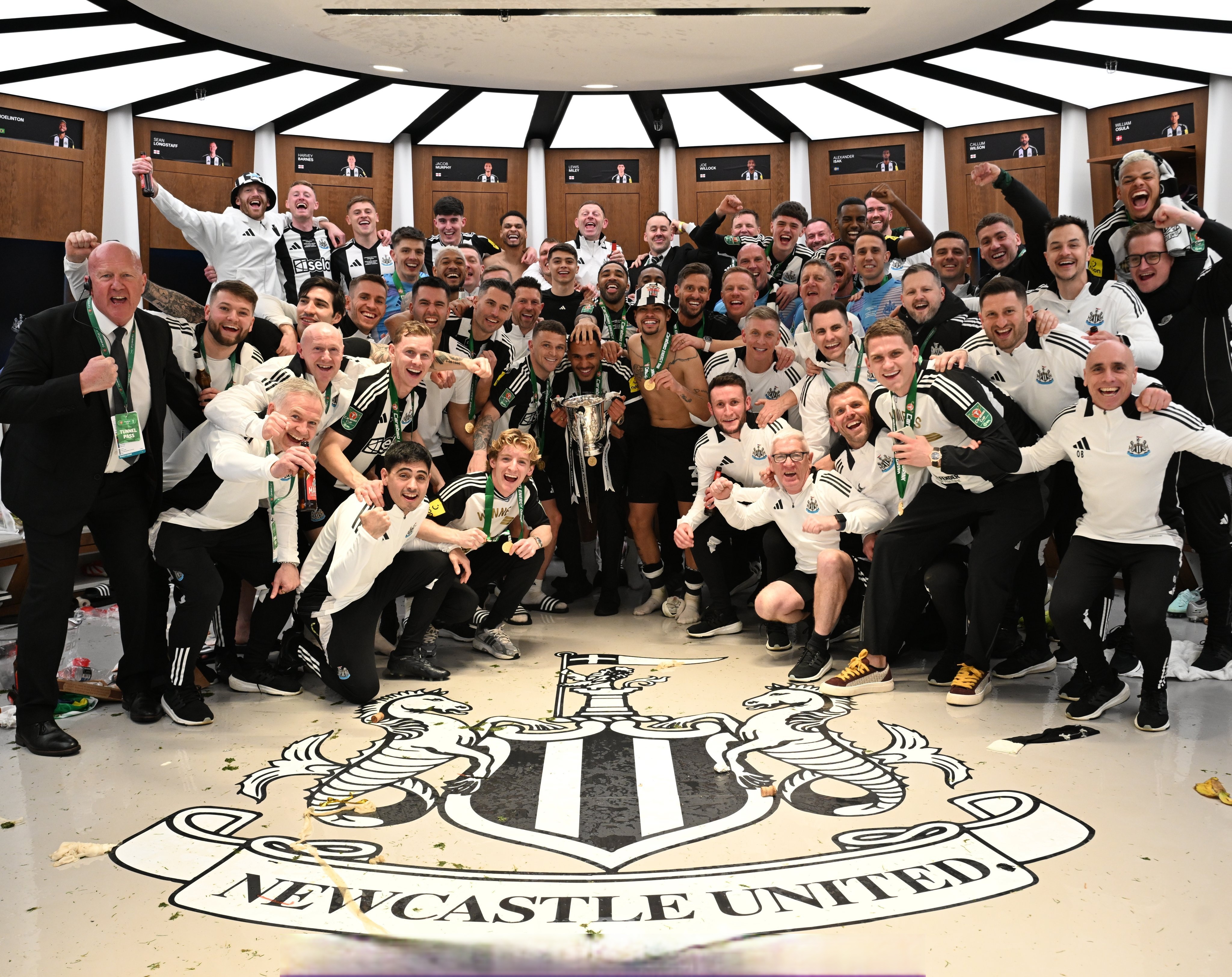 纽卡斯尔联拼尽全力，争取晋级欧冠资格