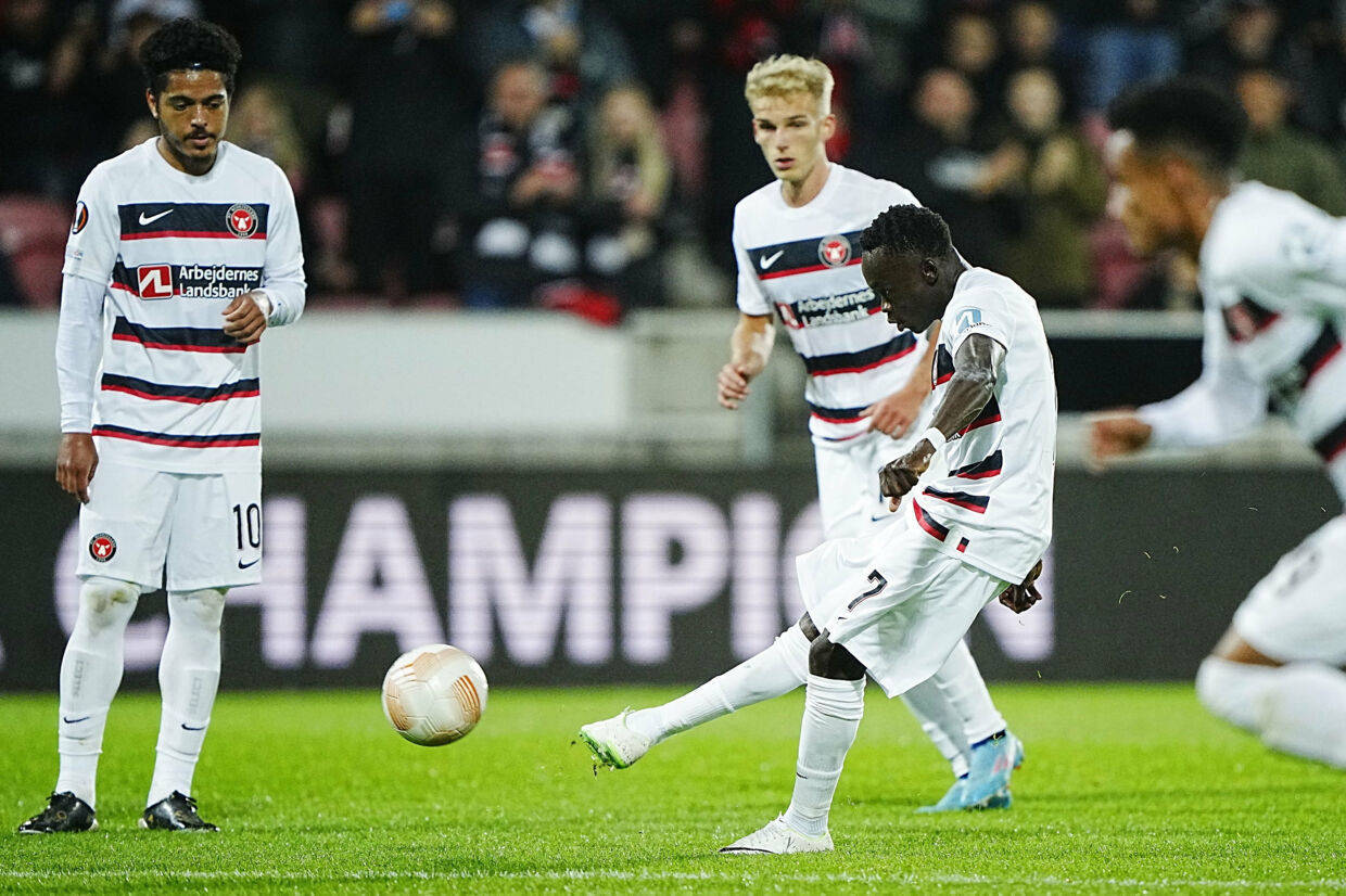 力挽狂澜：女子足球比赛中的逆转之战的简单介绍