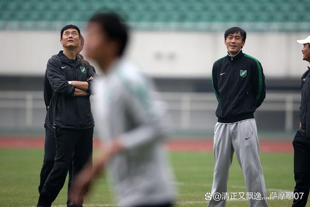 球队主帅突然下课，球员困惑不解表态支持