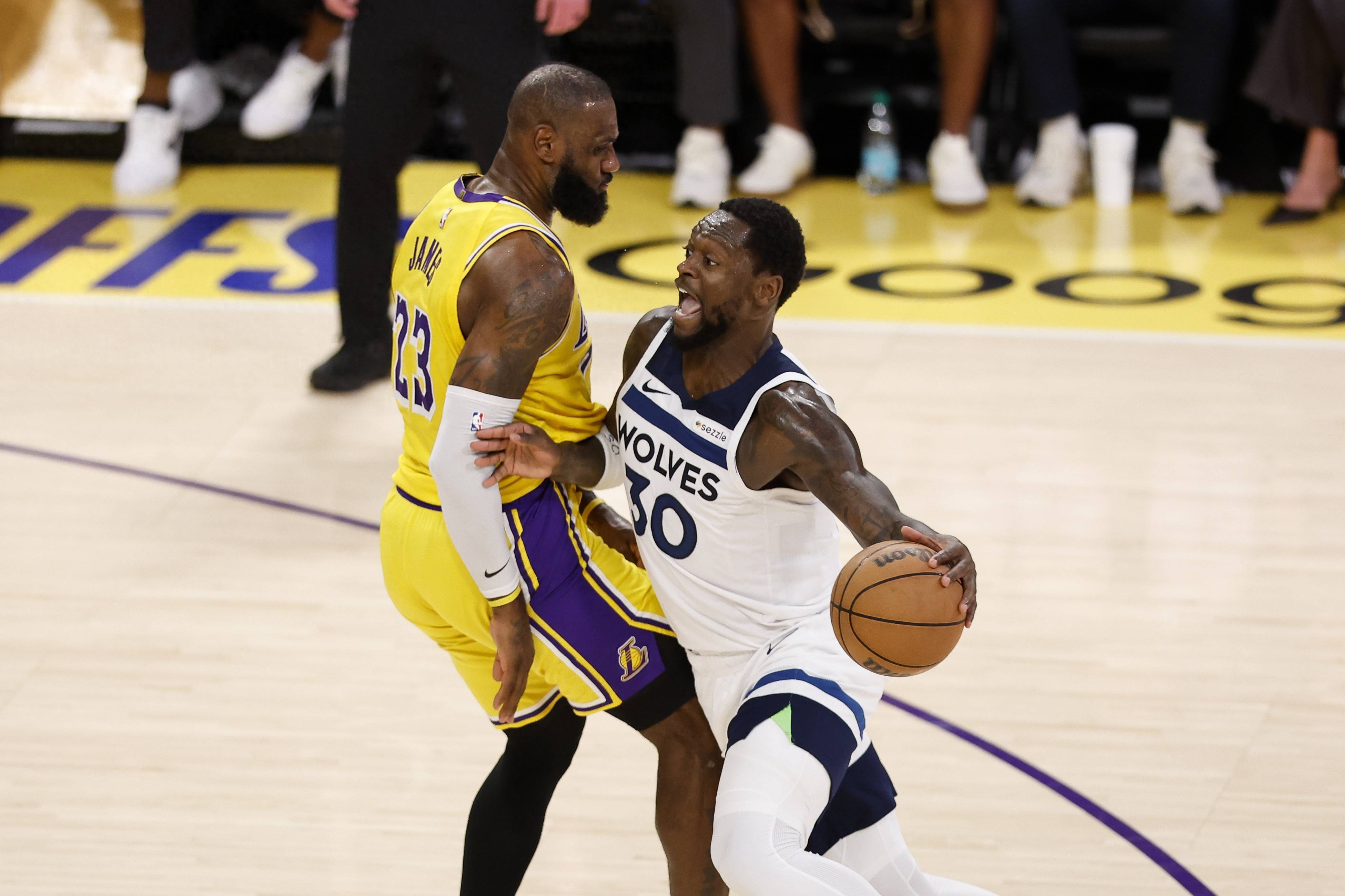 包含球队重组交易动作频频，明星球员或离队的词条