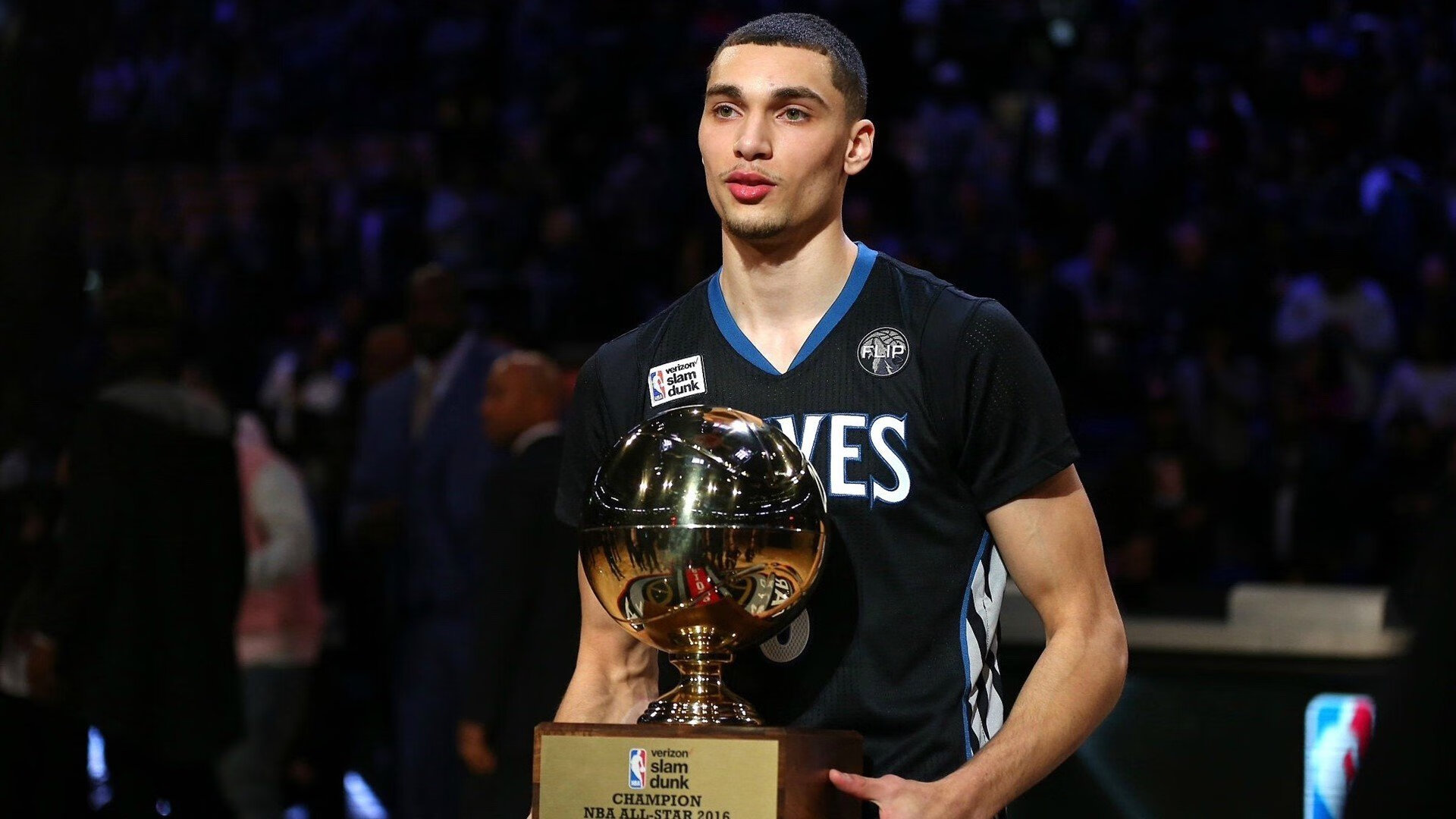 分区决赛季后赛激情夜！爱德华兹里突外投，休斯顿火箭险胜明尼苏达森林狼